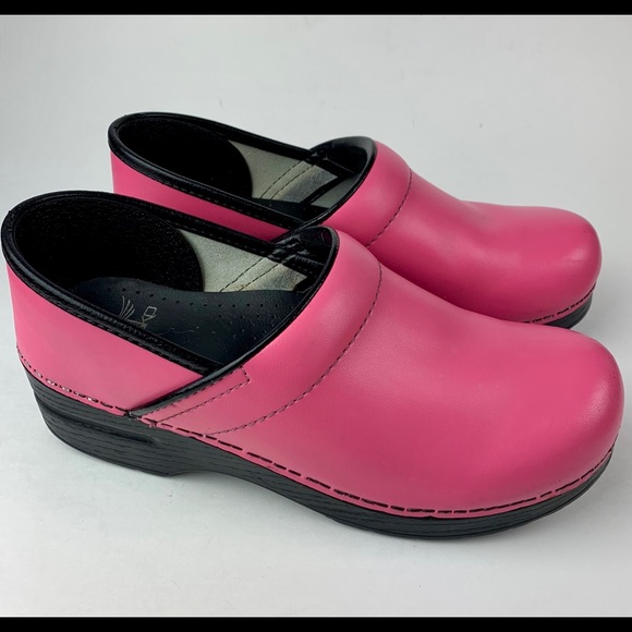 hot pink dansko clogs